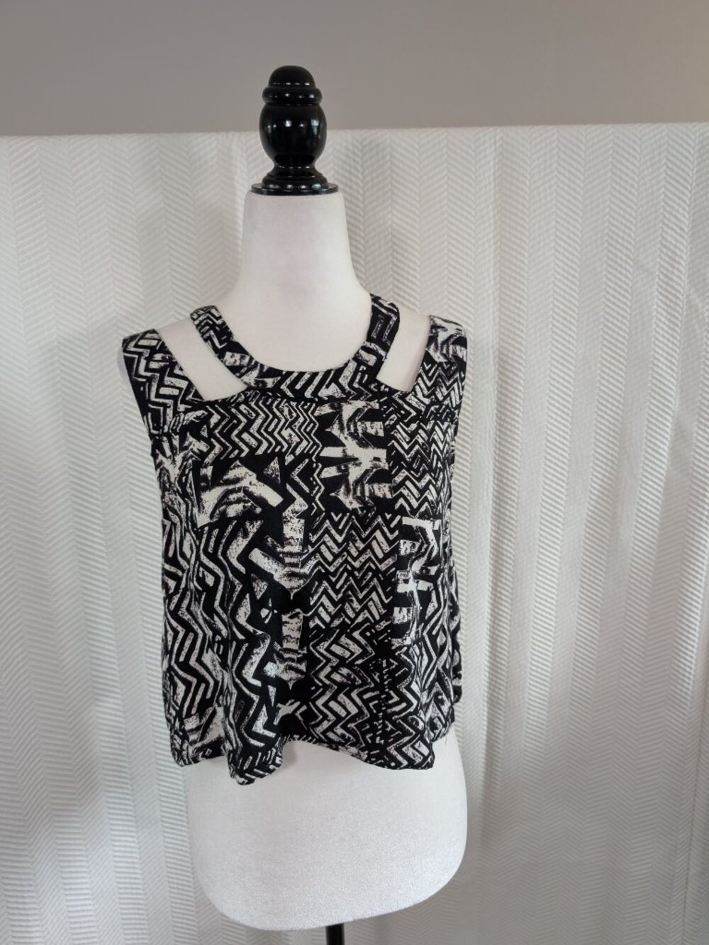 Angie Black White Geometric Aztec Print Crop Top Cutout Sleeveless Medium Boho